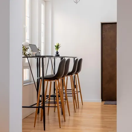 Old Town 4br New High‑end Designer Apartmán Sofie