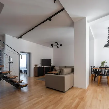 Old Town 4br New High‑end Designer Апартаменты